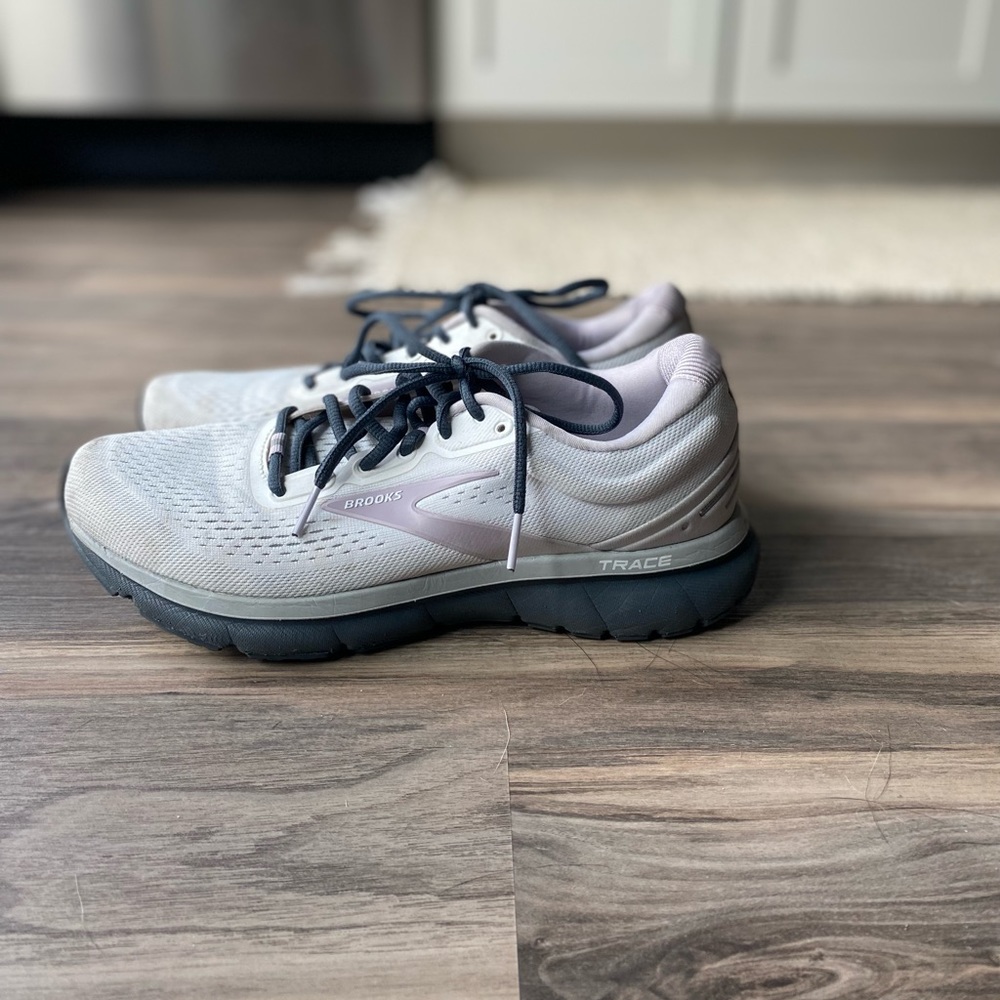 Brooks tennis shoes